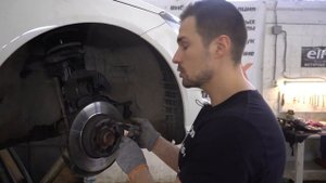 Mercedes C180  W204 2013. Как поменять  колодки,диски, а также фильтры