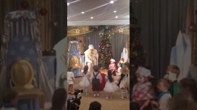 Подарки! Оригинальный способ. Новый год в детском саду. смотреть онлайн