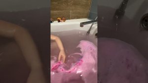 Honeyberrybee Бомбочки для ванны с шиммером 💥💥💥Запускаем бомбочку и кукол L.O.L 🛀💜 Бабл-Гам🛁