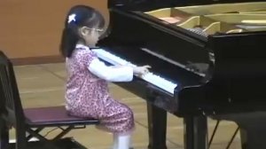 Девочка 3-х лет играет на пианино | 3 year old Hiyori plays piano