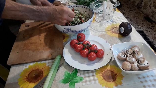 Юрий Кривобок Салат из кабачка и сладкого перца  Грибной соус смотреть онлайн