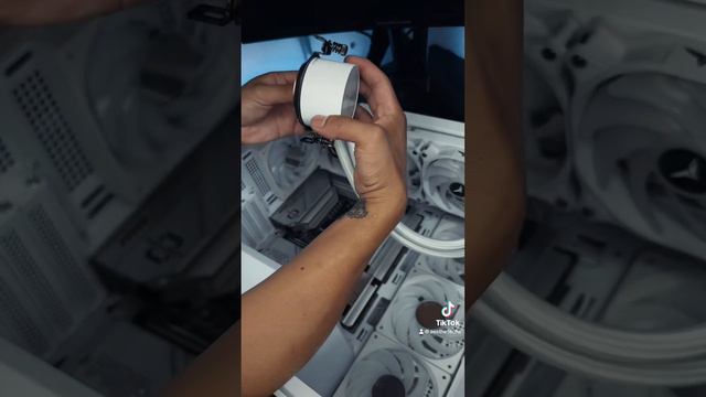 BEST $2500 ALL WHITE GAMING PC BUILD 2024! смотреть онлайн