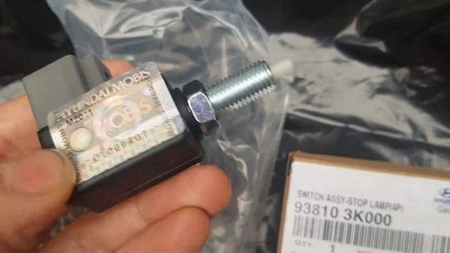 Công tắc đèn phanh Hyundai Elantra, Santafe, Tucson, Accent, I30, Kia Cerato, Sorento | 938103K000 смотреть онлайн