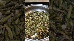 Ароматная жареная спаржевая фасоль с яйцами и сыром. Рецепты от Тани.