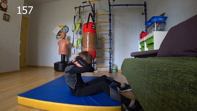 Качаем пресс ребенку, детям. Артемий 300 раз Упражнения смотреть онлайн
