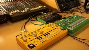 Behringer TD-3 and RD-6 live programming - The Acid Pattern Challenge