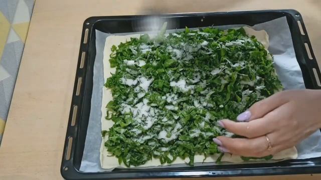 Быстрый пирог со щавелем
