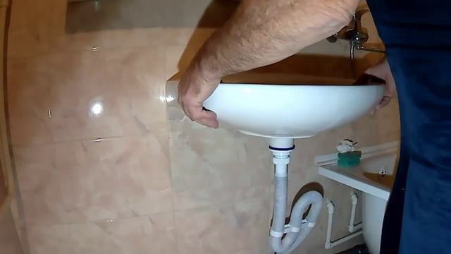 Разбить или открутить?  Что проще? Демонтаж раковины умывальника!