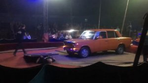 В цирке автомобиль переехал человека.