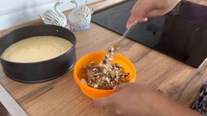 Пирог с вареной сгущенкой. Обалденно вкусный. Пальчики оближешь?