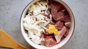 Лосятина с картошкой в духовке