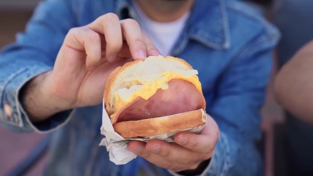 ¿QUIÉN HACE EL MEJOR DESAYUNO? McDonalds, Carl´s Jr. o Burger King | LOS RULÉS смотреть онлайн