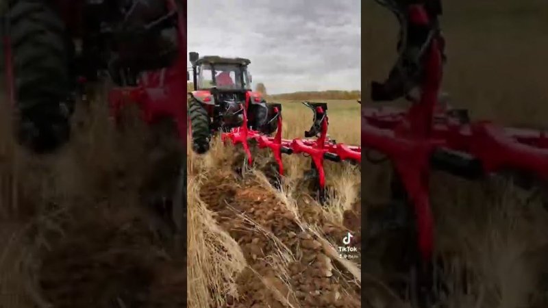 Новый трактор с новым плугом