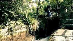 Механический кузнечный молот, приводимый в действие водяным колесом