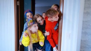 БОГАТЫЕ ШКОЛЬНИКИ ДОВЕЛИ БАБУЛЮ! ТРУДНЫЕ ПОДРОСТКИ УСТРОИЛИ ПРАНК НА ХЭЛЛОУИН!