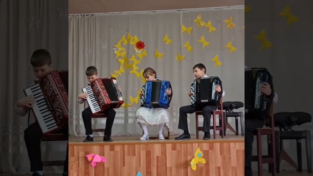 Ансамбль баянистов "Веселое настроение"