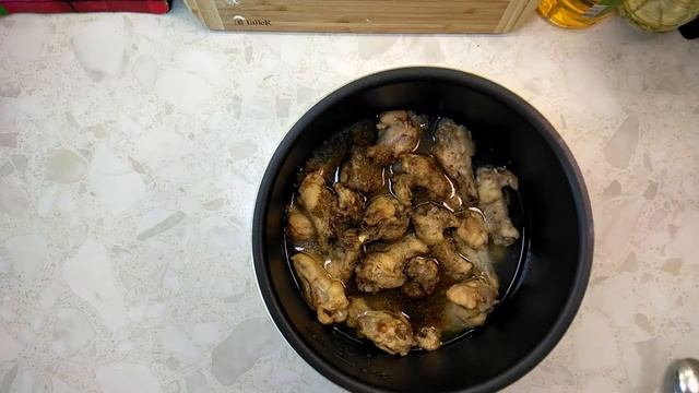 Крылышки куриные тушеные в мультиварке.