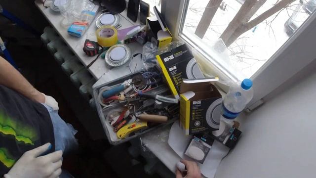#натяжныепотолки Установка натяжных потолков с точечными светильниками.