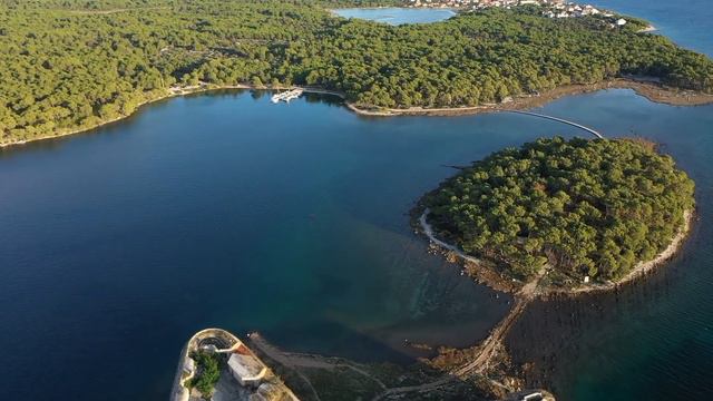 Влюбился в новую сотрудницу на работе, но подслушав ее телефонный разговор, написал заявление... смотреть онлайн