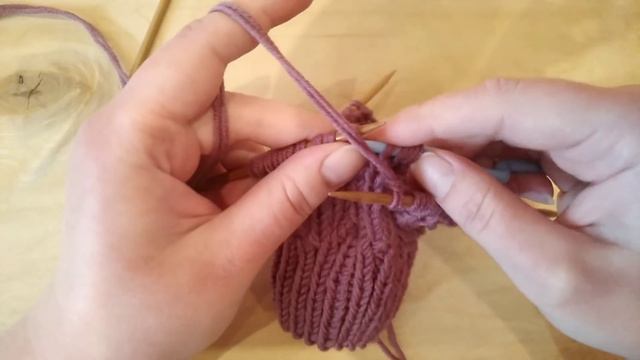 Варежки спицами.