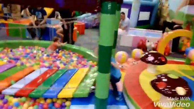 Развлекательный центр KINDERVILLE смотреть онлайн