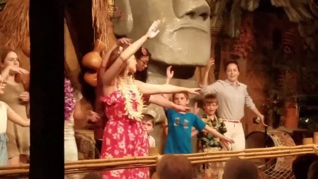 Elijah's birthday hula! смотреть онлайн