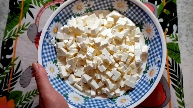 НОВЫЙ САЛАТ С КРАБОВЫМИ ПАЛОЧКАМИ "КАМЧАТСКИЙ КРАБ". С помидорами, сыром,жареным луком и морковью..