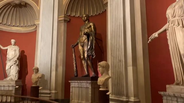 Скульптура Геракла в Музеях Ватикана.Гид в Ватикане Светлана Синица. смотреть онлайн