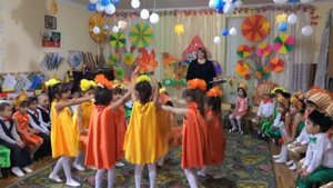 Танец с листочками в детском саду