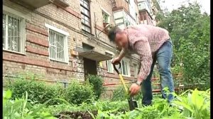 Своими руками №3 клумба из бутылок