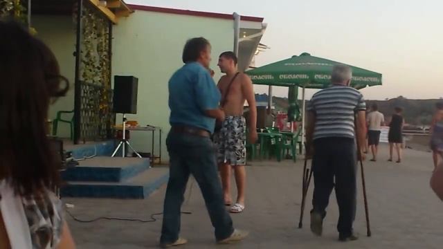 Парень суперски поёт широка река (смотреть со 2-й минуты).mp4 смотреть онлайн