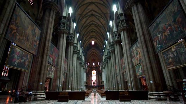 Luigi Benedetti plays the organ in the Duomo, Milan смотреть онлайн