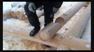 Вырубка продольного паза в бревне