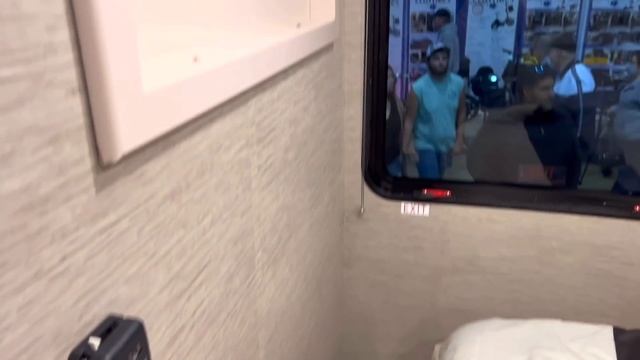 США Цены дома на колёсах RV, выставка RV классов A,B,C смотреть онлайн