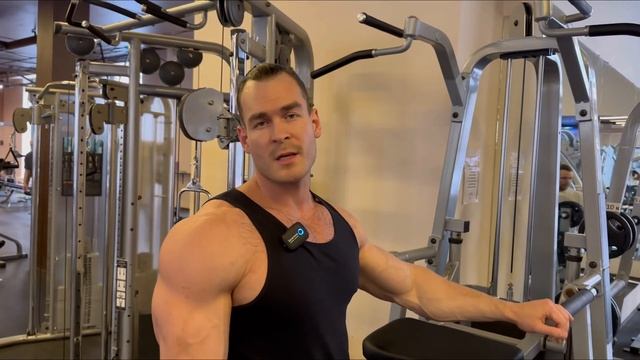 Подтягивания к груди на перекладине (+ Гравитрон). Техника выполнения смотреть онлайн