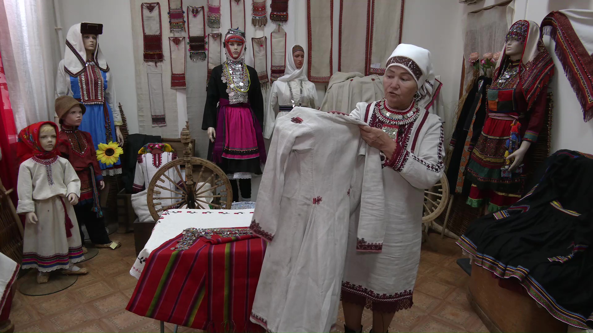 Марийское видео. Марийский культурный центр в Чувашии. Марийский шовыр. Марийский кафтан. Красный свадебный Марийский кафтан.