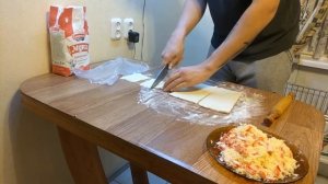 ГОТОВИМ ДЕШЕВО || СЛОЙКИ С КРАБОВЫМИ ПАЛОЧКАМИ