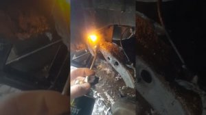Замена задней балка Mazda Demio DW3W 2002 года .Своими руками.часть 3