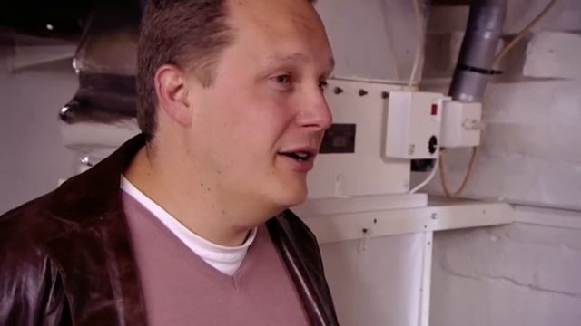 Cottage vs. Country House - Location Location Location - S16b EP7 - Real Estate TV смотреть онлайн