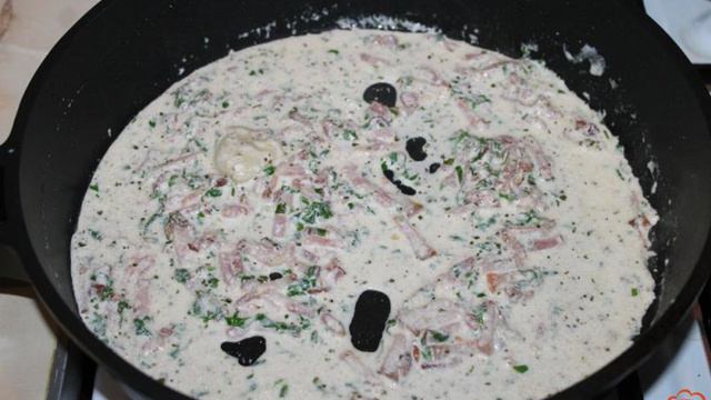 Спагетти с беконом и сыром