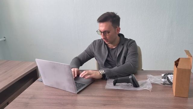 Распаковка ручного сканера 2D штрих кодов Zebra DS2208. смотреть онлайн