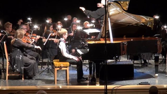 Grieg Piano Concerto in A minor, op.16, Alexander Denisov (piano) смотреть онлайн