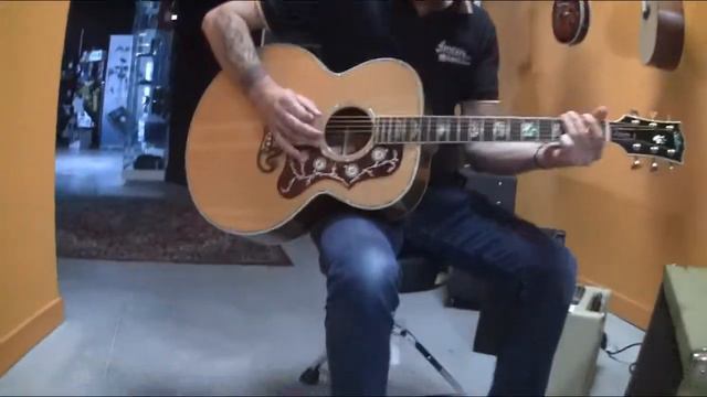 Gibson SJ200 Custom Shop Koa 1/30 смотреть онлайн