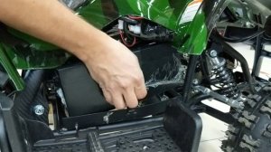 МОТАКС Мини Гризлик Х-16: Лёгкий способ вытащить/засунуть бокс АКБ на детском квадрике MOTAX X16