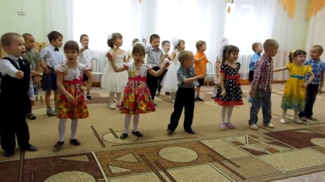 Общий танец "Далеко от мамы". Старшая группа. смотреть онлайн