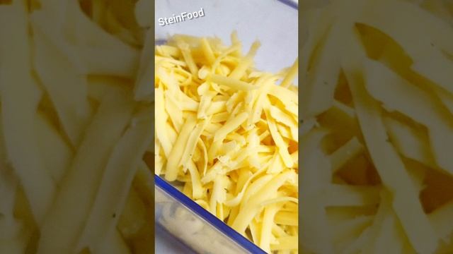 Жареные пельмени с майонезом и сыром