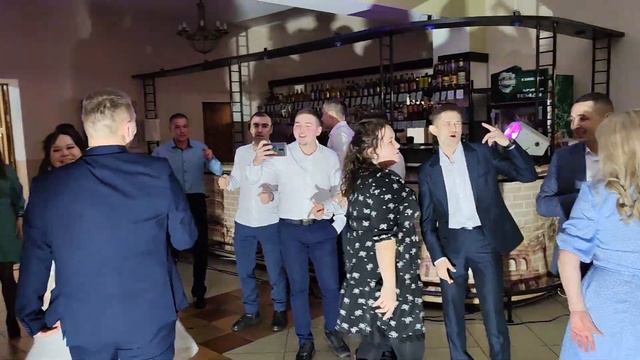 Марийские танцы на марийской свадьбе! Сернур кафе Колос 2023 смотреть онлайн