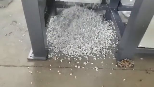Промышленный шредер для бумаги и пластика