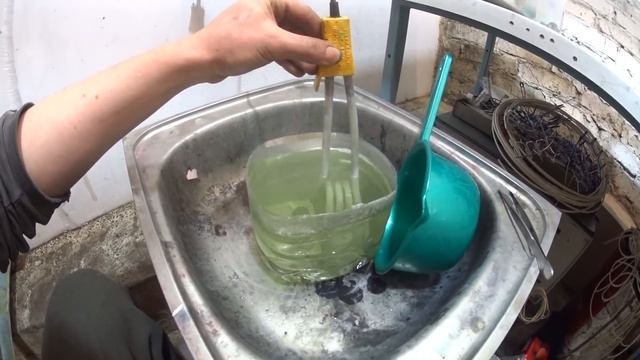 Сверлим и фрезеруем каленую УСП, вытравливаем сломанный метчик смотреть онлайн