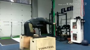 Обратные гиперэкстензии без тренажера